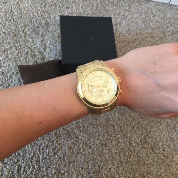 Michael Kors Gold Runway Chronograph - Picture 6 of 8